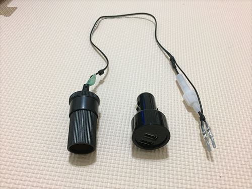 シガーソケットと電圧計＆USBソケット